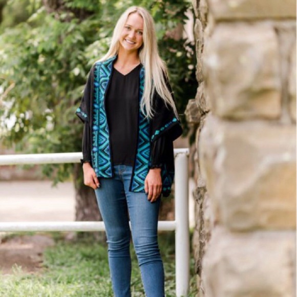 Open-Front Ruana Sweater - Picture 4 of 15